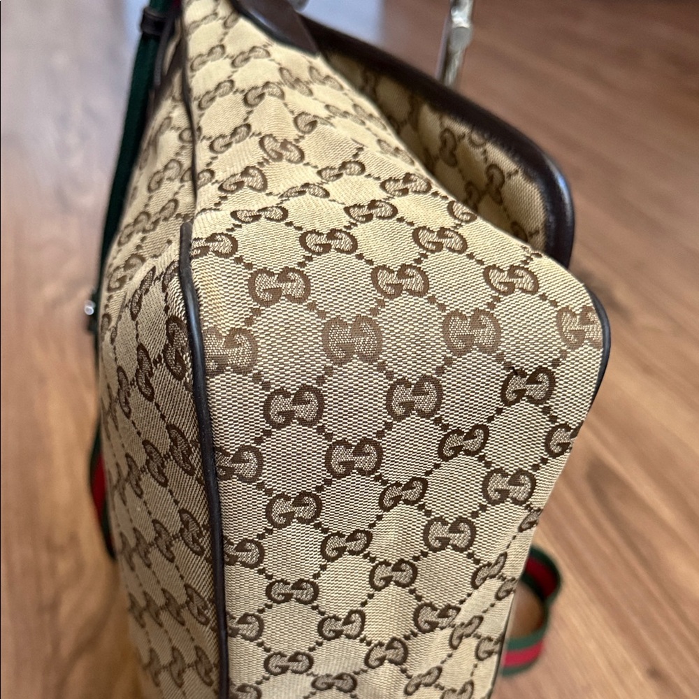 A512- Gucci crossbody bag - Picture 8 of 16